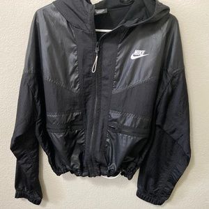 Nike Windbreaker Jacket size Large LIKE NEW
